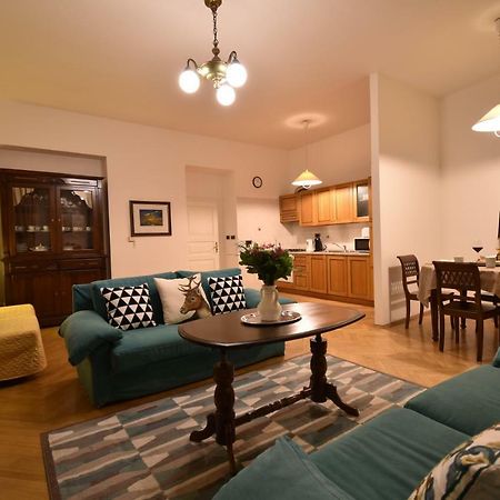 Cozy Flat By The Astronomical Clock Apartman Prága Kültér fotó