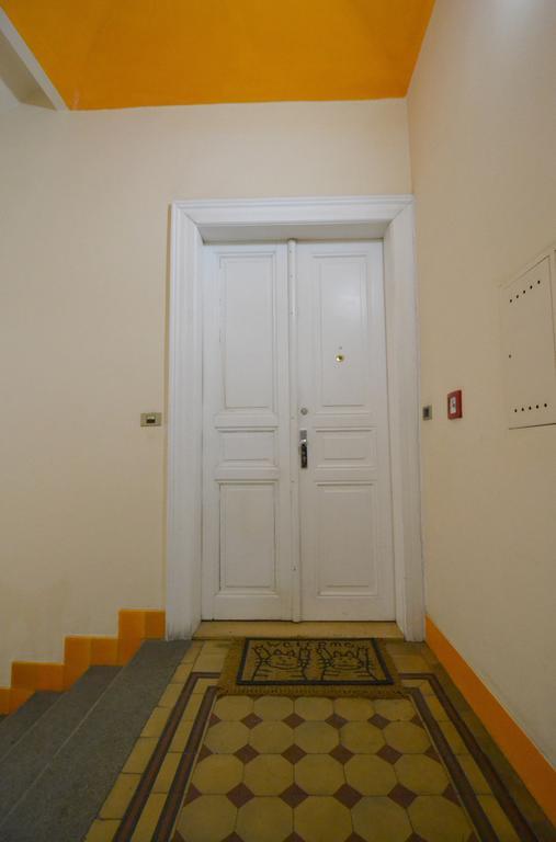 Cozy Flat By The Astronomical Clock Apartman Prága Kültér fotó