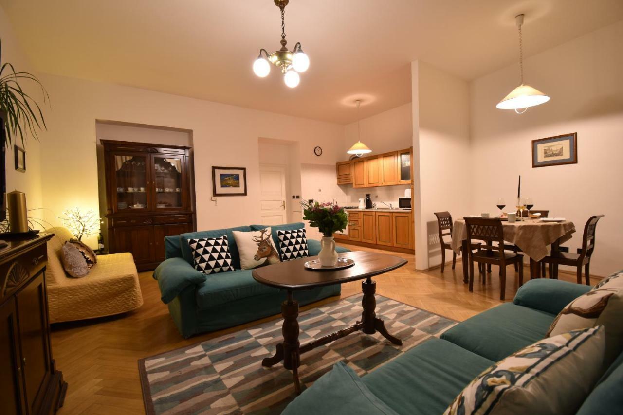 Cozy Flat By The Astronomical Clock Apartman Prága Kültér fotó