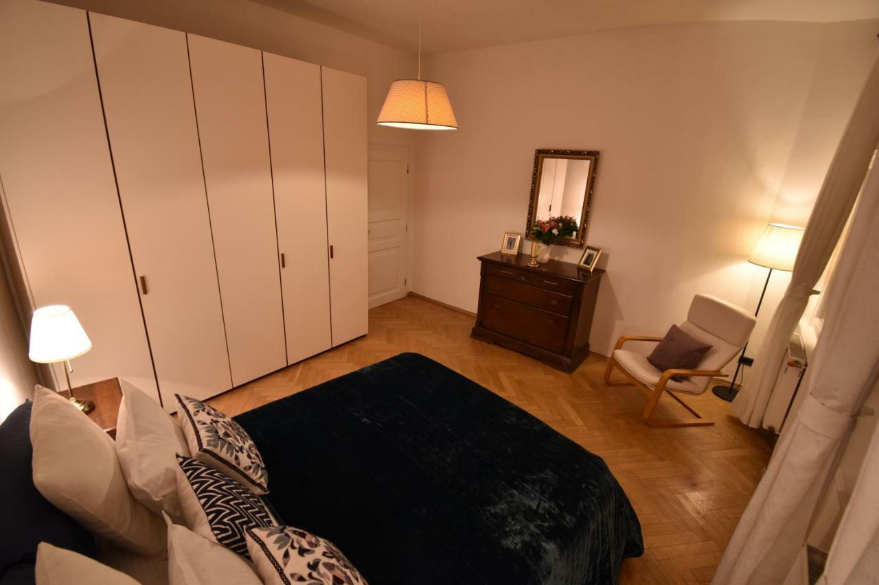 Cozy Flat By The Astronomical Clock Apartman Prága Kültér fotó