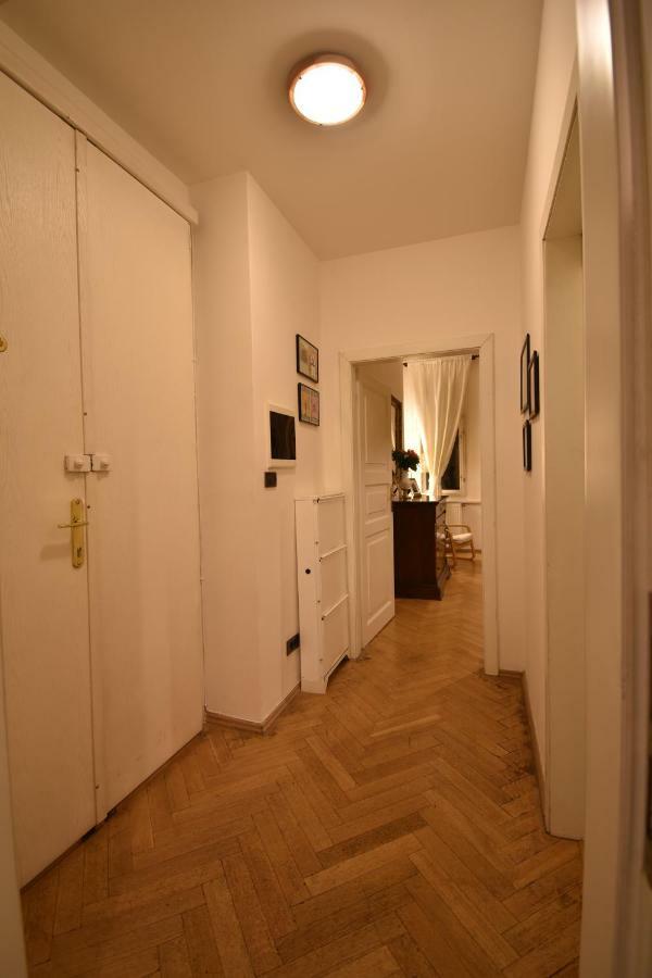 Cozy Flat By The Astronomical Clock Apartman Prága Kültér fotó