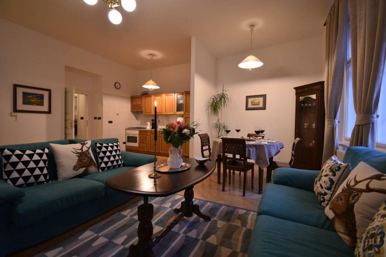 Cozy Flat By The Astronomical Clock Apartman Prága Kültér fotó