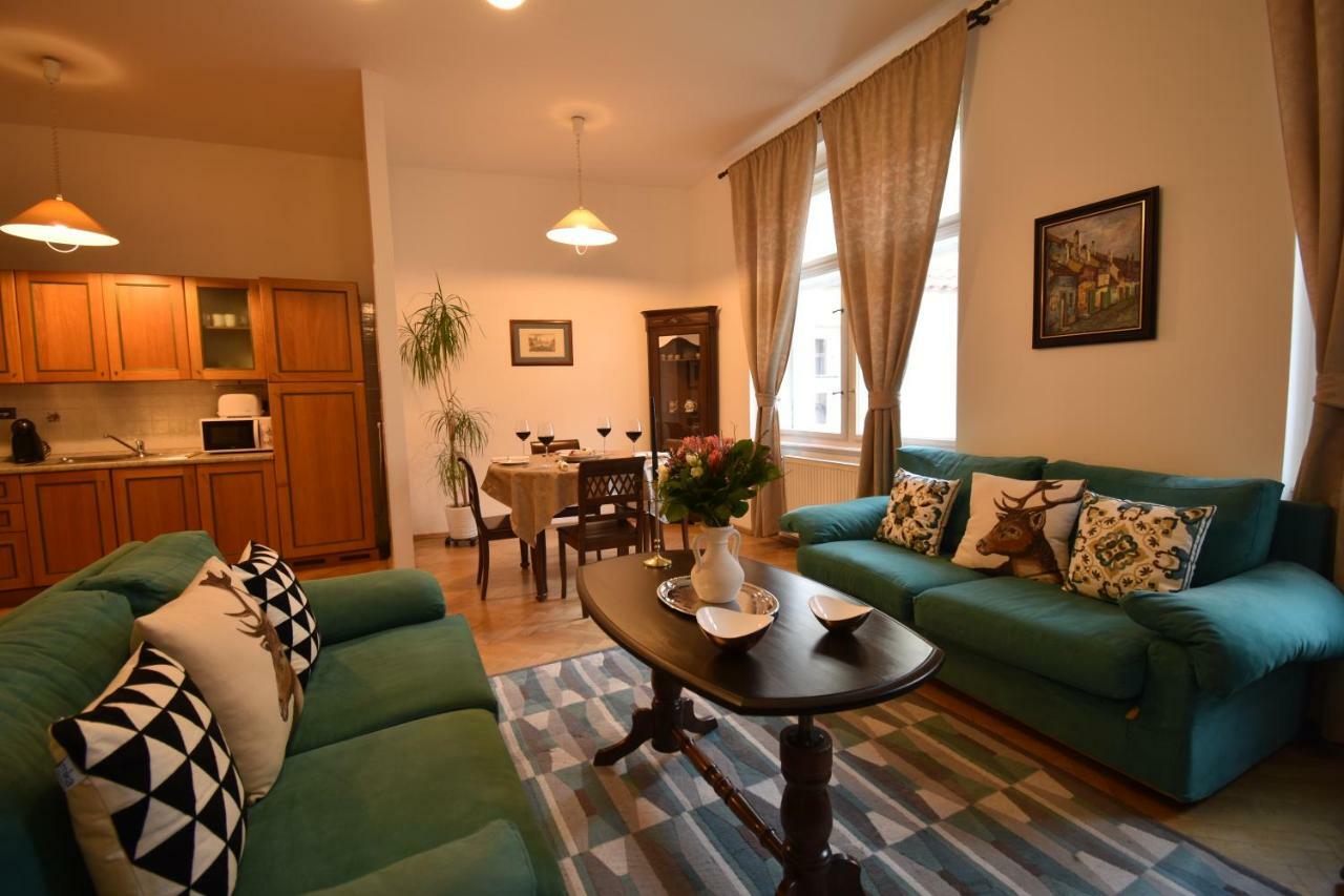 Cozy Flat By The Astronomical Clock Apartman Prága Kültér fotó