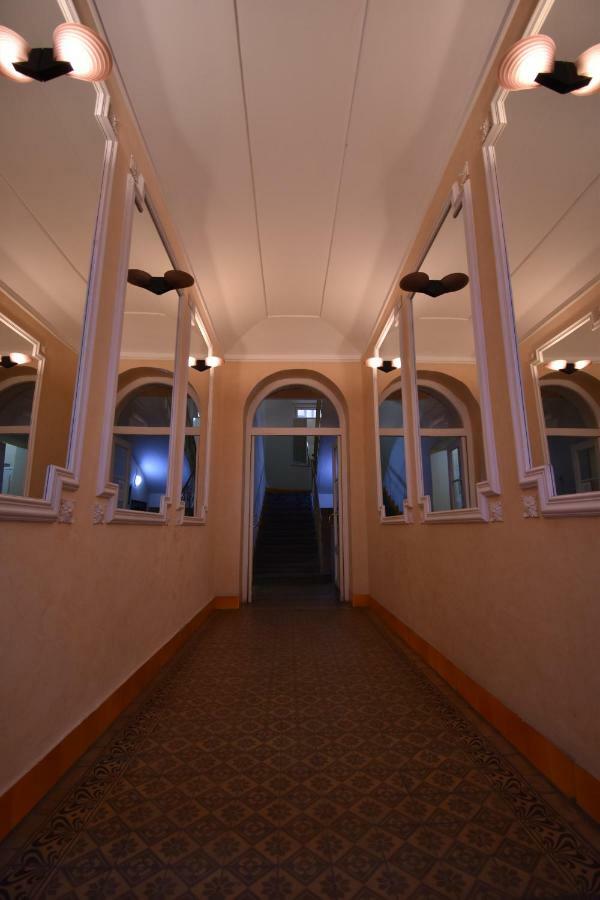 Cozy Flat By The Astronomical Clock Apartman Prága Kültér fotó