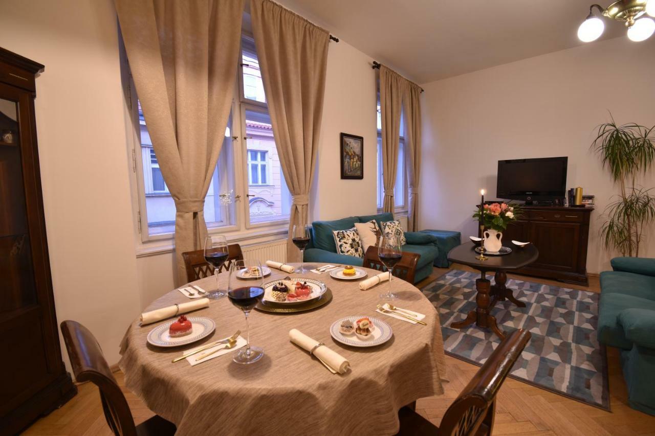 Cozy Flat By The Astronomical Clock Apartman Prága Kültér fotó